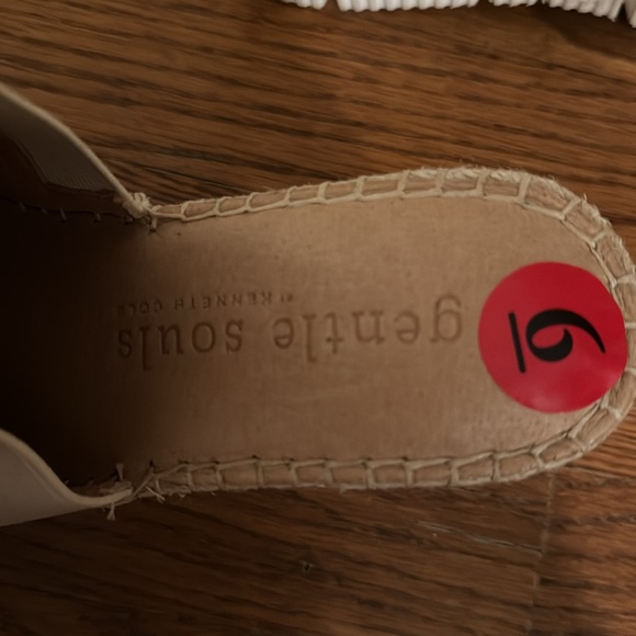 Kenneth Cole Gentle Souls Wedge Platform. White sneaker like bottom. Tan color. - Picture 7 of 10